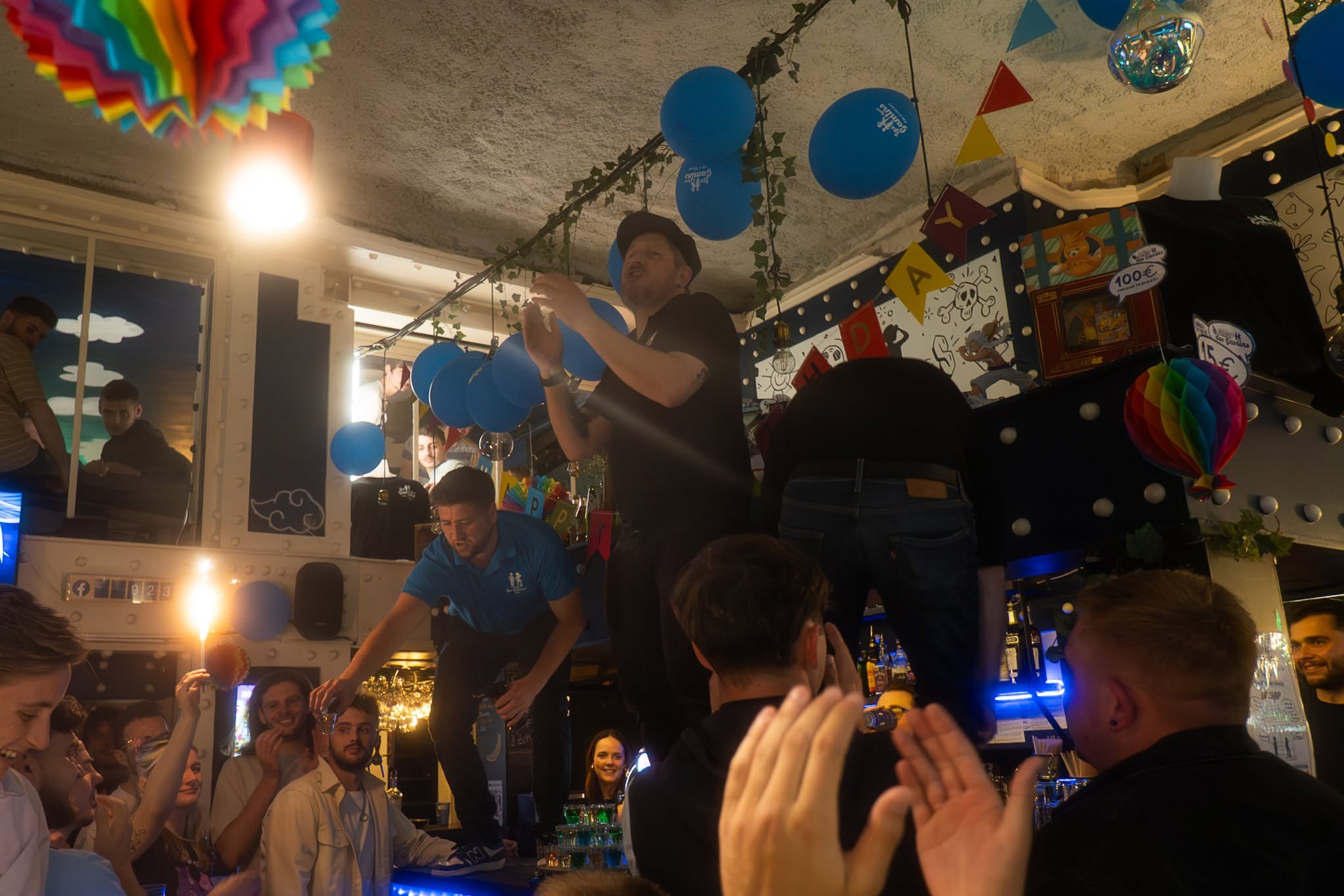 Ambiance festive au Bar Les Gamins